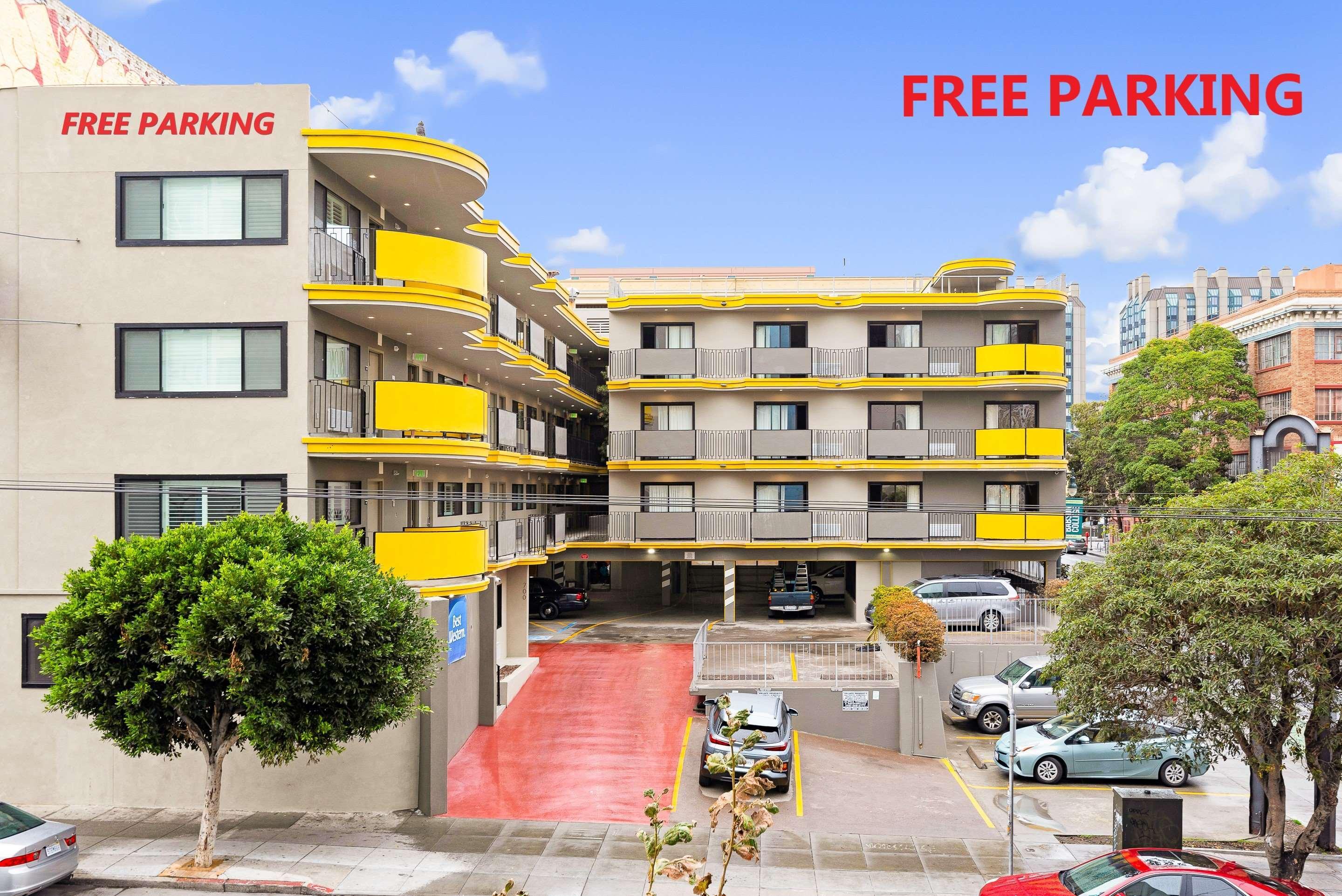 Western Red Coach Hotel 3*