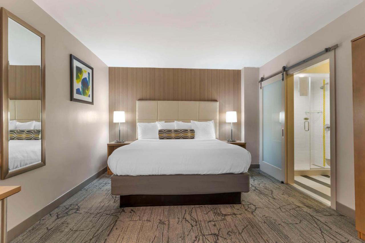 Western Red Coach Hotel