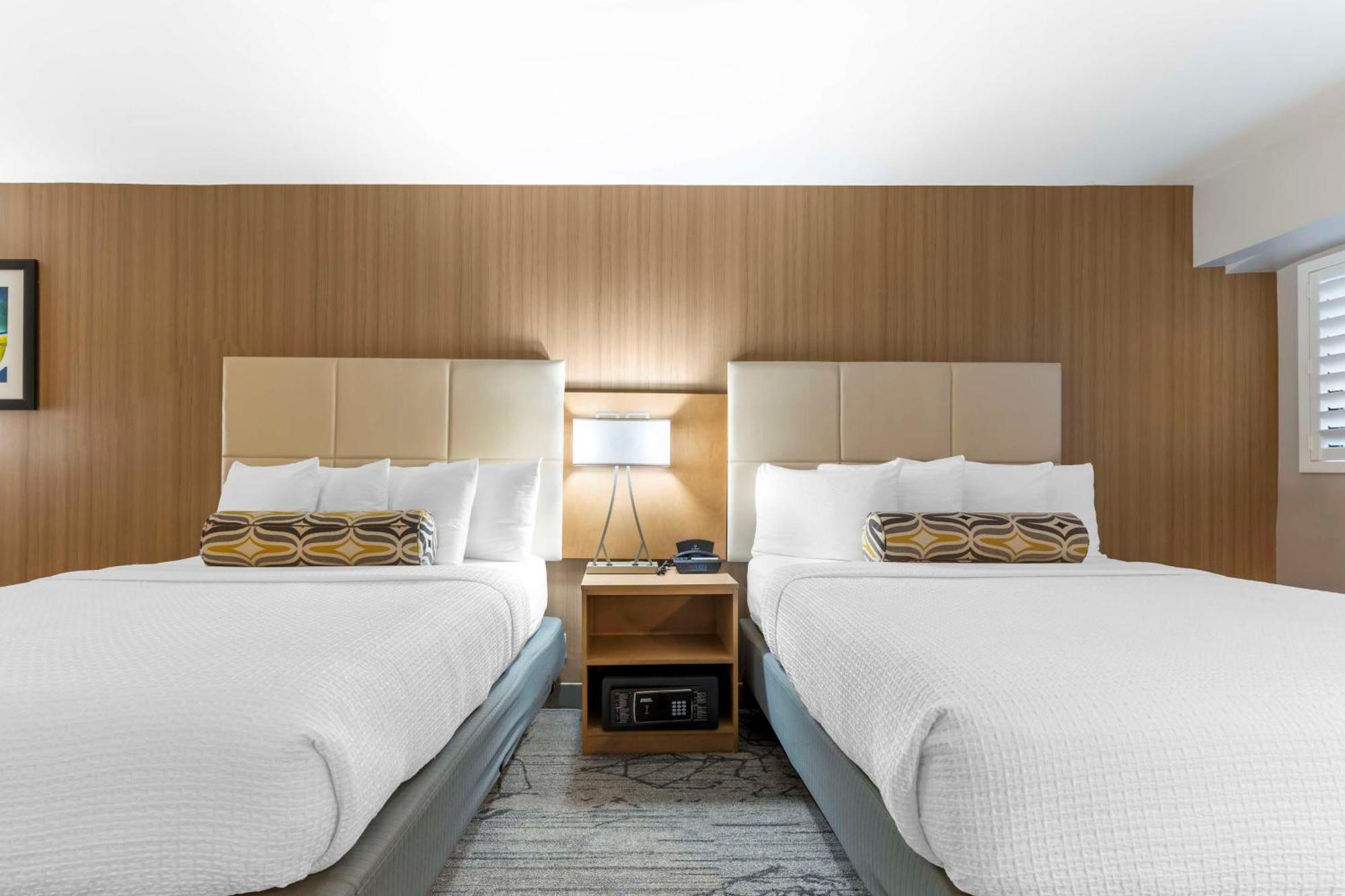 Hotel Western Red Coach