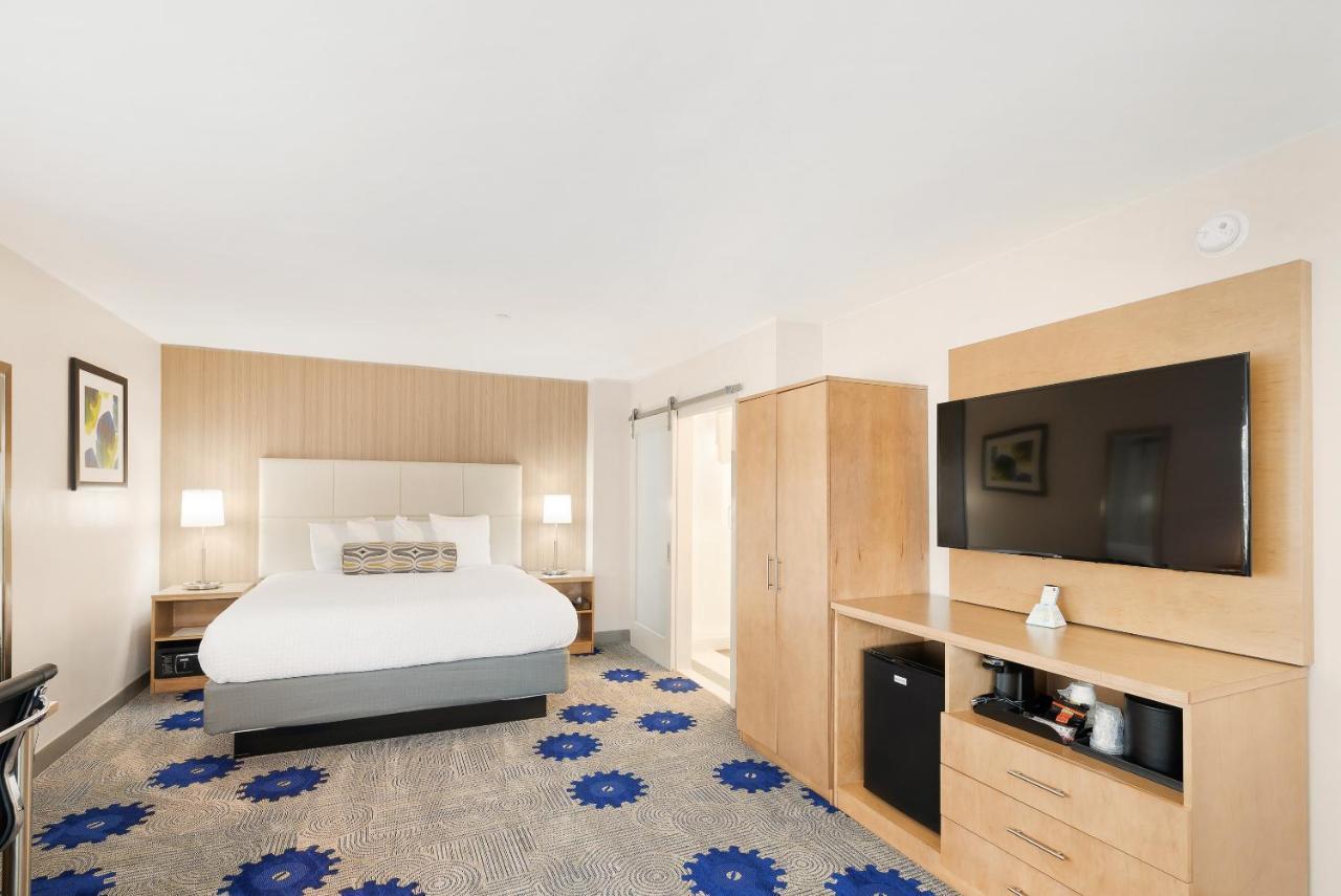 Western Red Coach Hotel